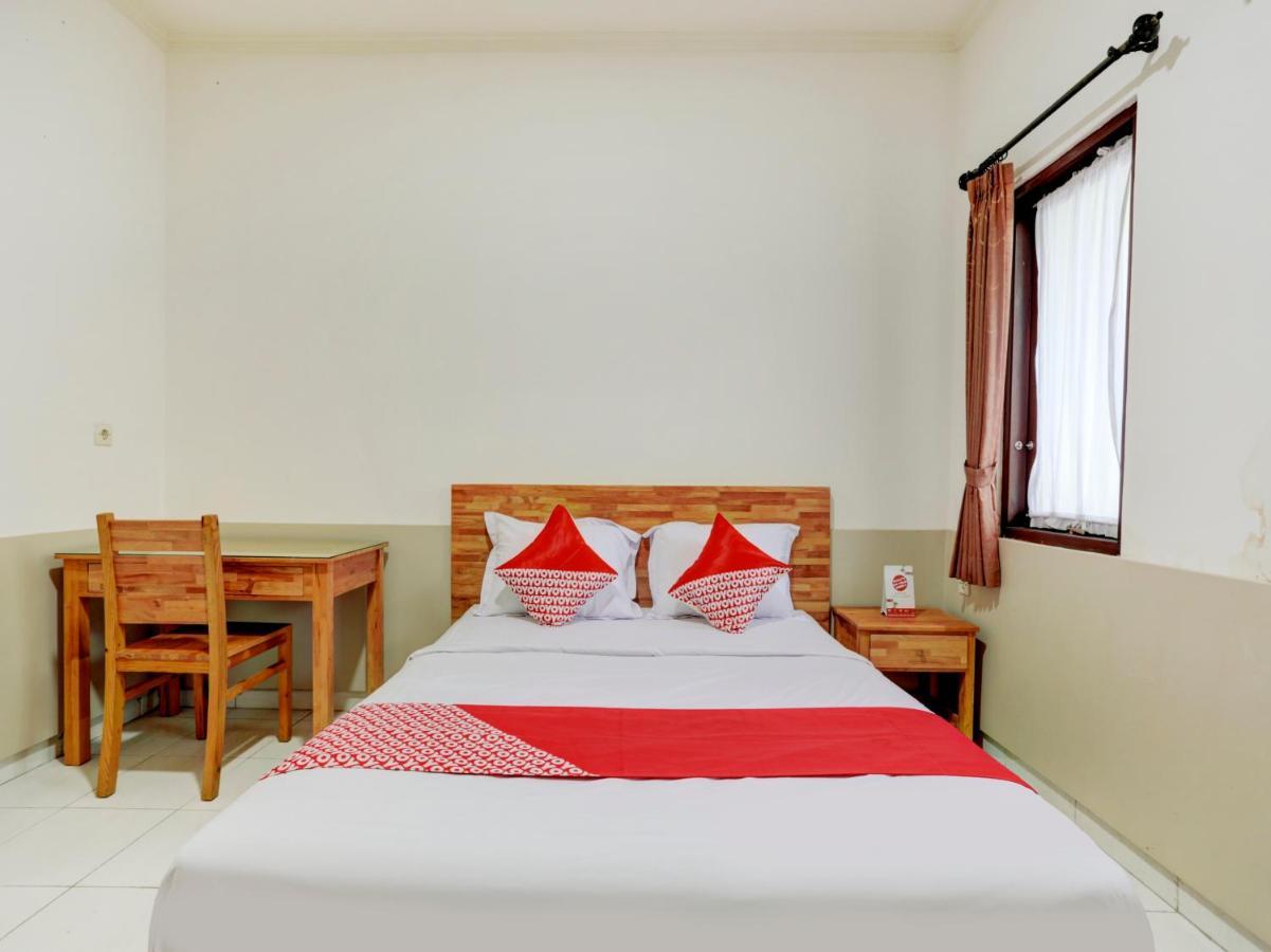 Oyo Flagship 90754 Alamanda Guesthouse Denpasar  Exterior photo