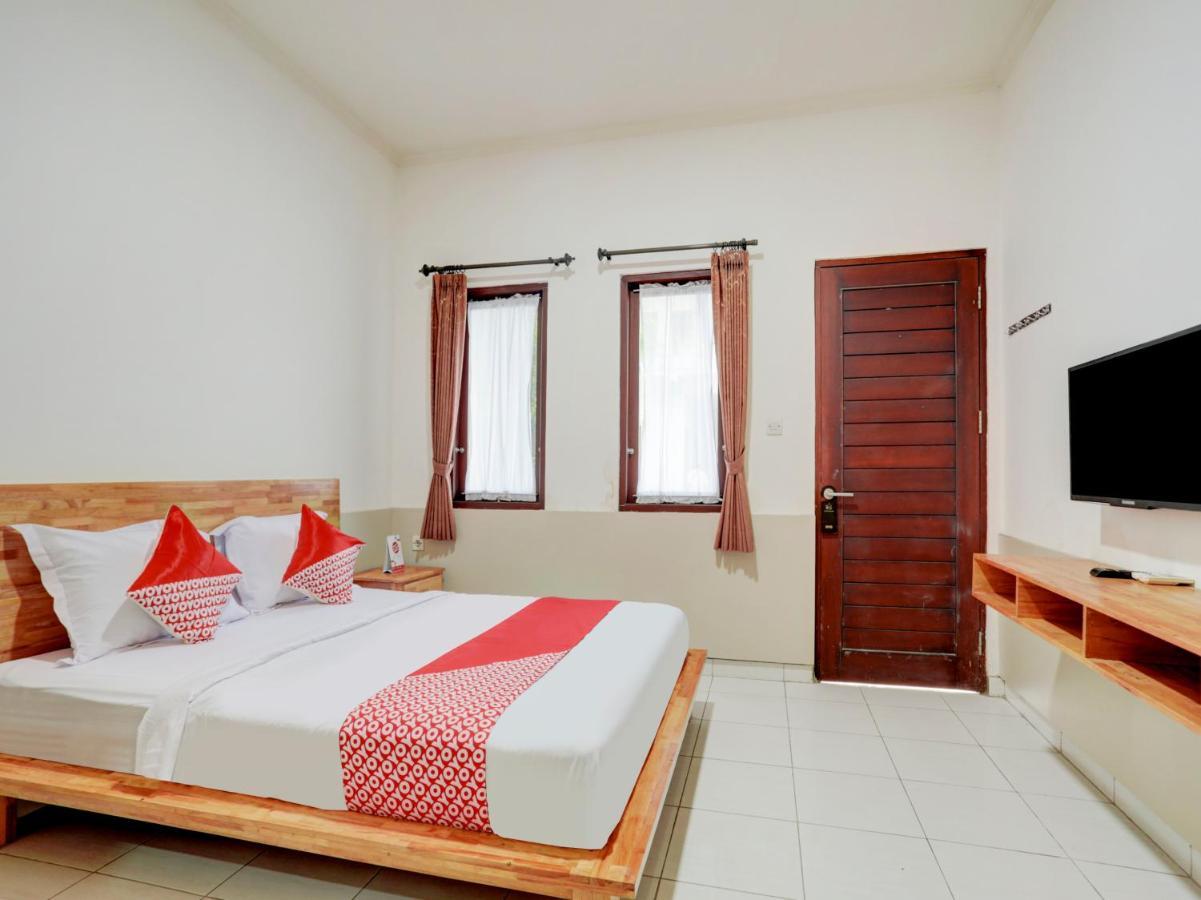 Oyo Flagship 90754 Alamanda Guesthouse Denpasar  Exterior photo